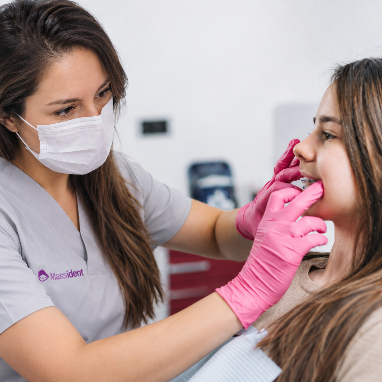 Primera valoración de ortodoncia infantil para detectar problemas de mordida, apiñamiento dental o alteraciones del crecimiento.